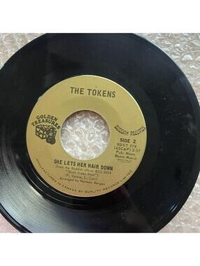 The Tokens - She let's her Hair Down/The Lion Sleeps Tonight 45rpm VG+ R24